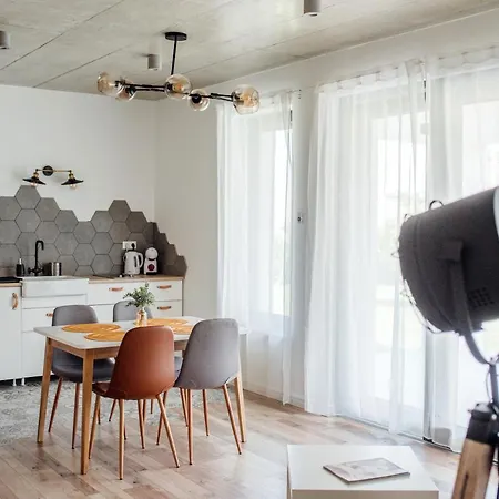 Apartment Style *